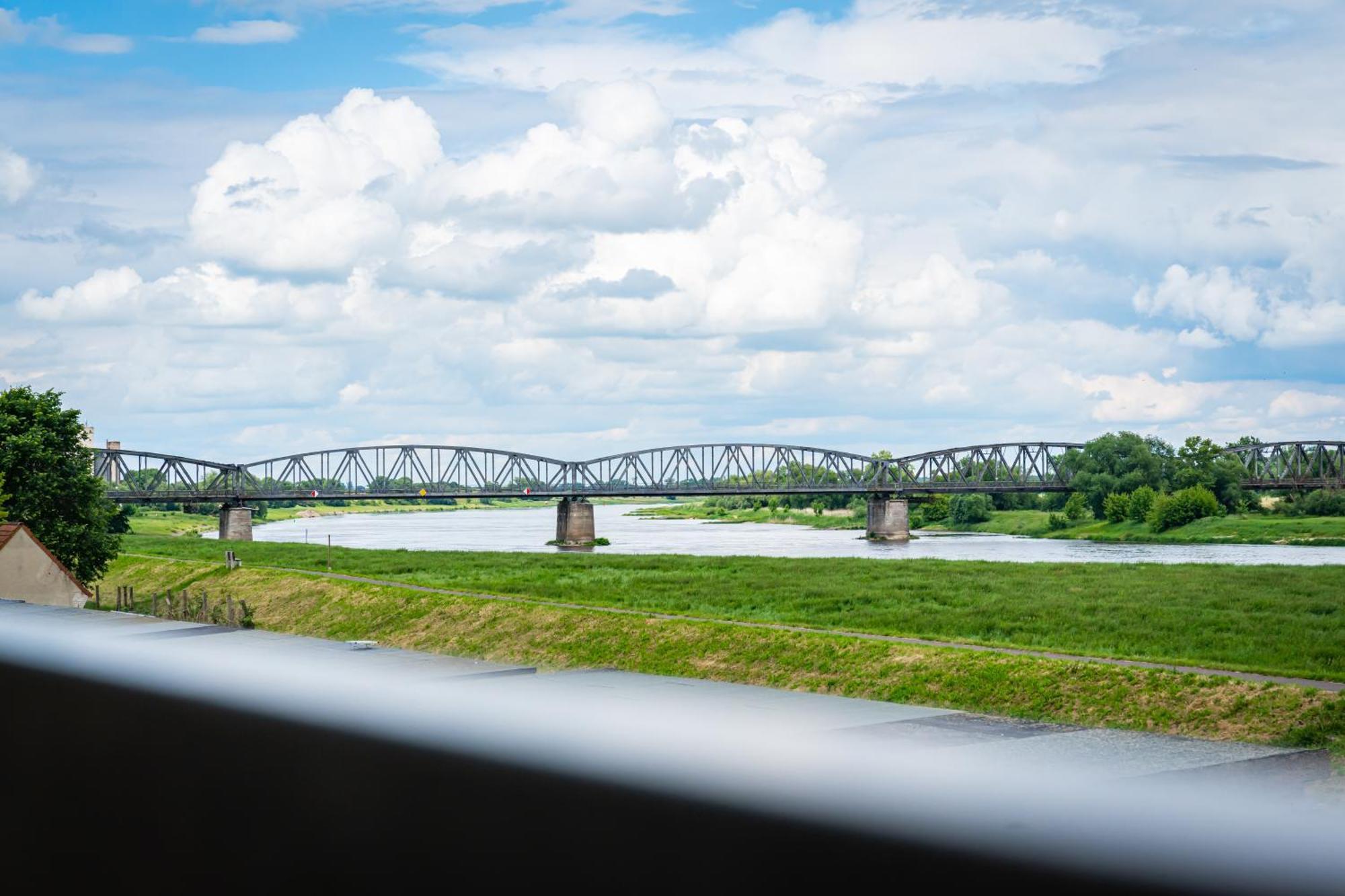 Zauberhafte Ferienwohnung In Barby Balkon Mit Elbblick Am Elbe-Saaleradweg 外观 照片